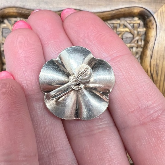 Vintage Silver Flower Shaped Earrings | Screw Back - Picture 6 of 13